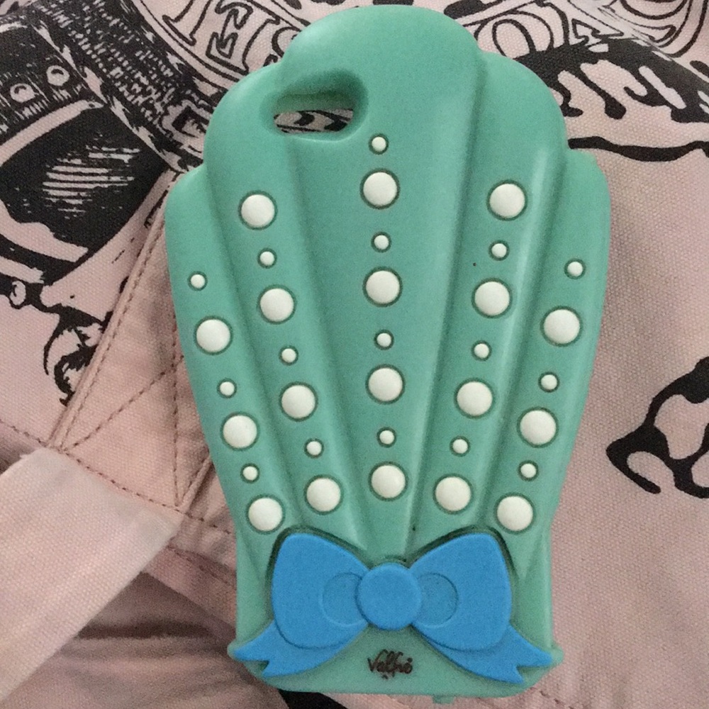 - iPhone 6 case